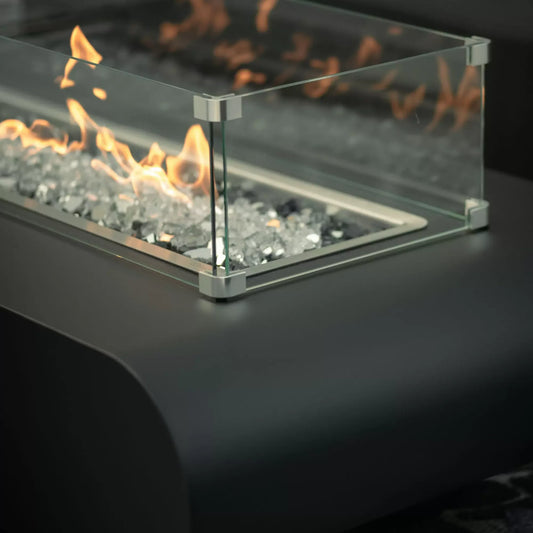 Fire pit with sleek rectangle glass wind guard