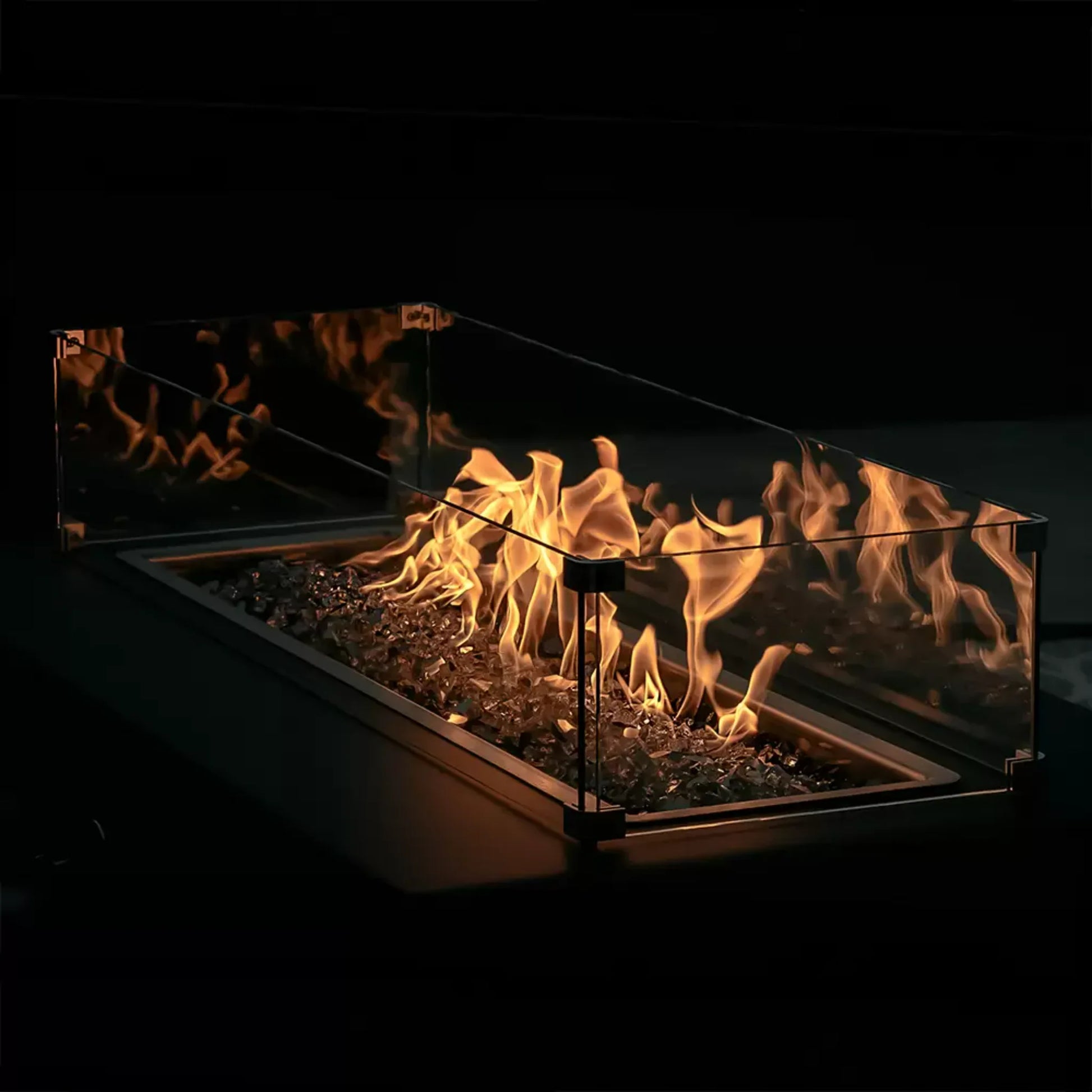 Fire pit with sleek rectangle glass wind guard