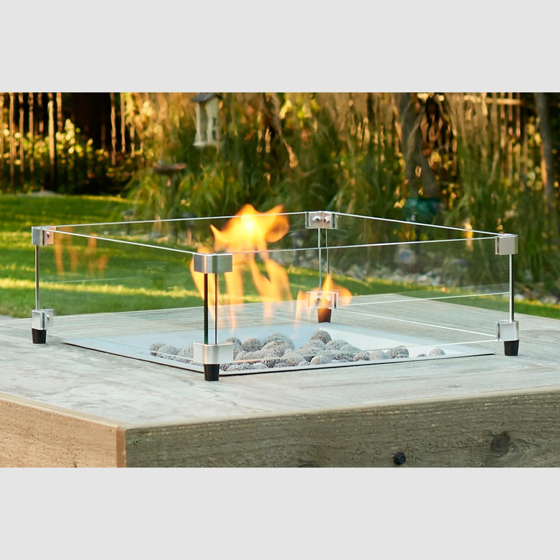 Fire pit with Sqaure clear wind guard