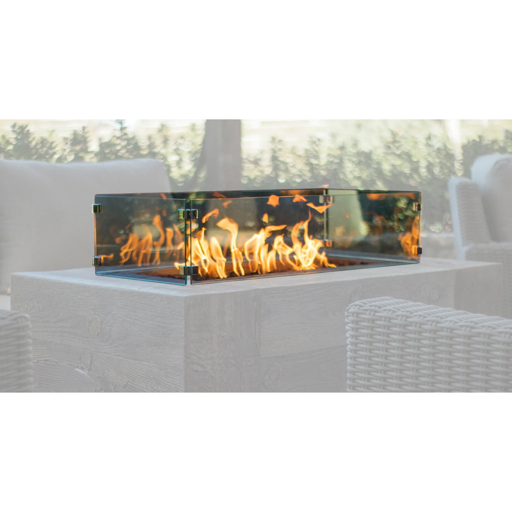 Fire pit with sleek rectangle glass wind guard